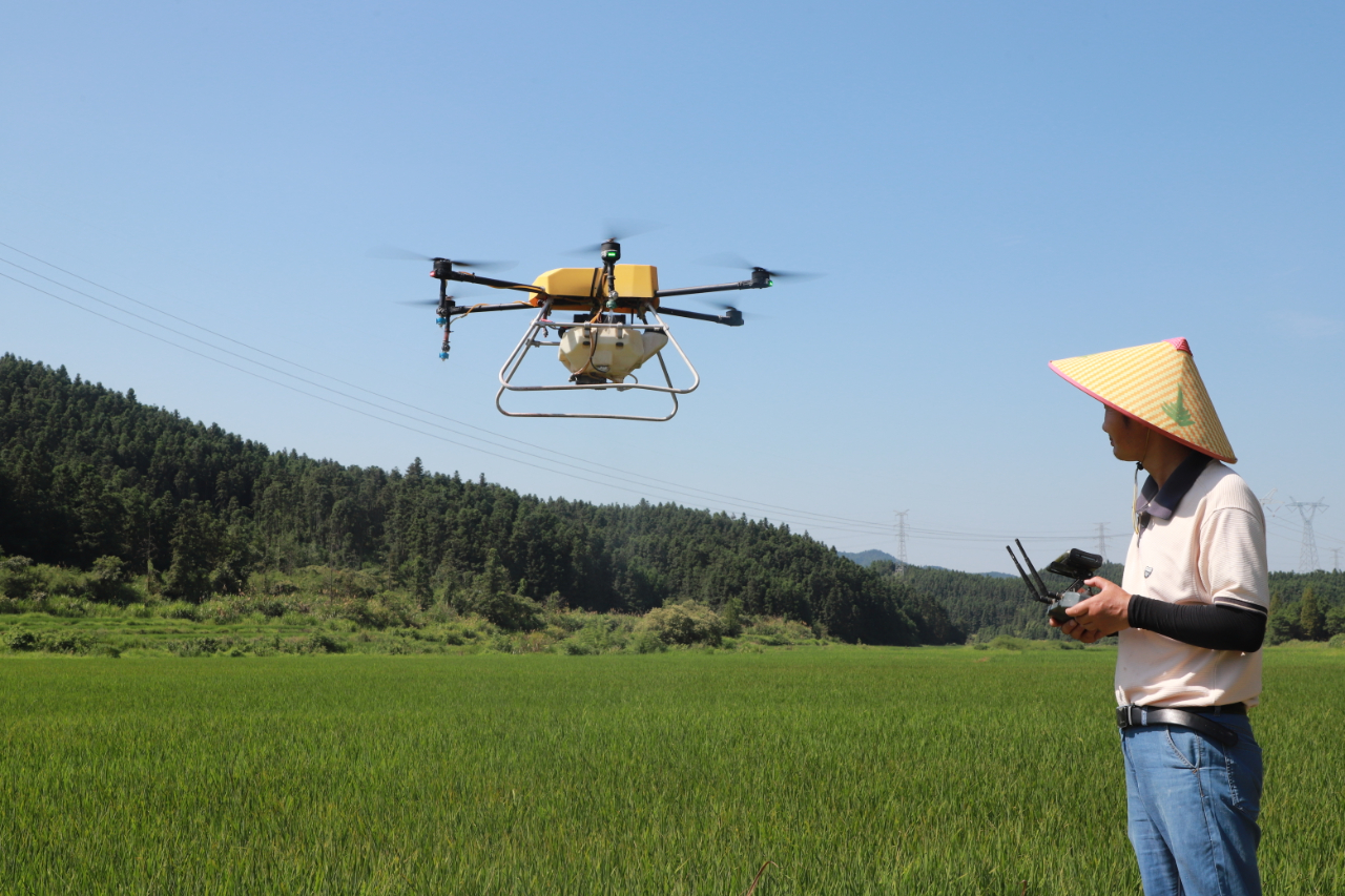 宜黄无人机作业助农保丰收