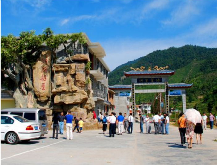2007年,中央电视台《走遍中国》栏目曾对该村作了题为古屋疑云的