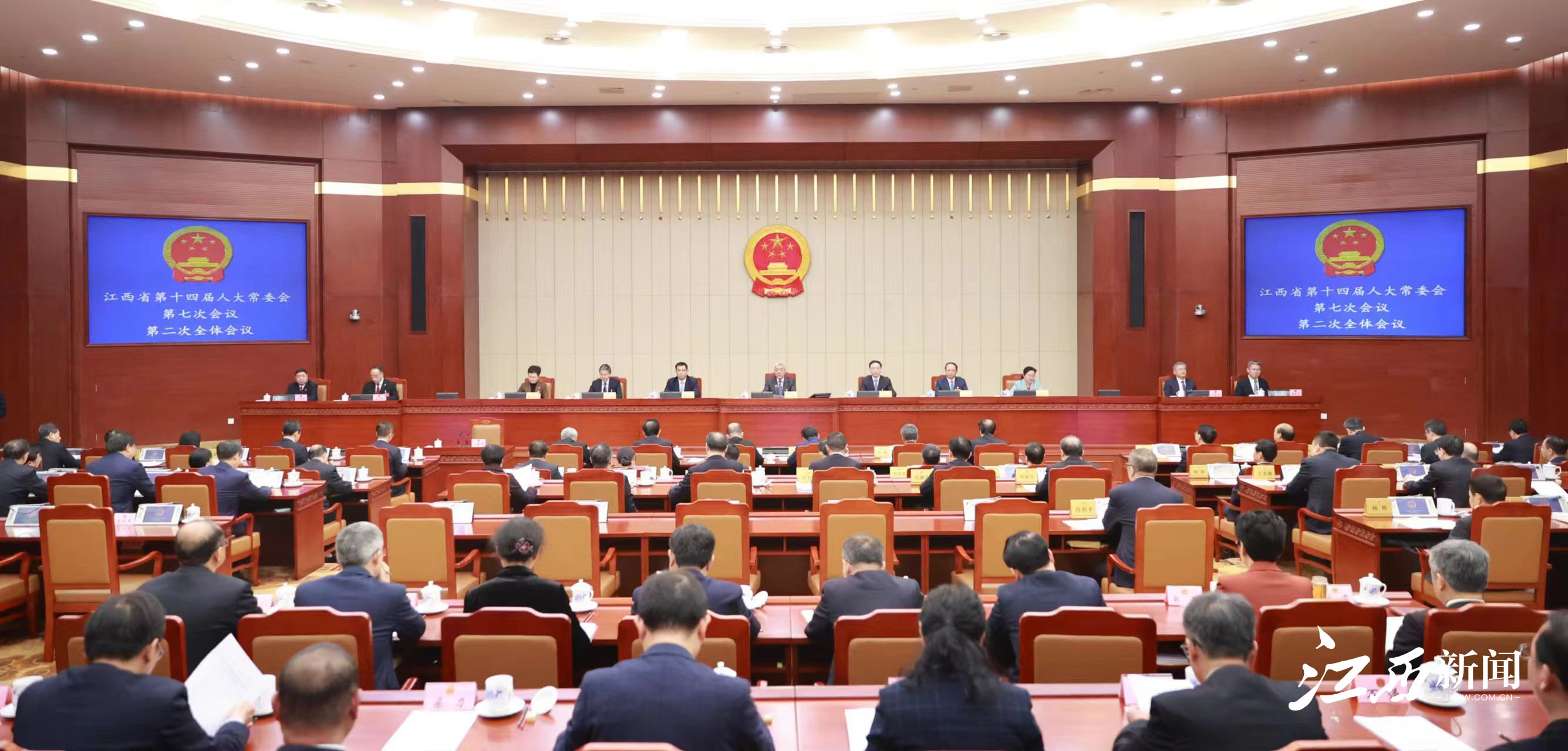 省十四届人大常委会第七次会议召开尹弘主持